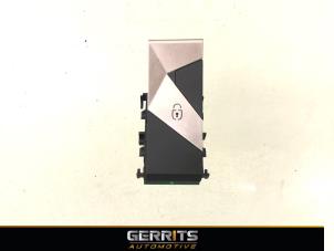 Gebruikte Schakelaar Centr. Deurvergrendeling DS Automobiles DS 7 Crossback 1.6 16V PureTech 180 Prijs € 34,99 Margeregeling aangeboden door Gerrits Automotive BV