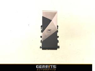 Gebruikte Elektrisch Raam Schakelaar DS Automobiles DS 7 Crossback 1.6 16V PureTech 180 Prijs € 49,99 Margeregeling aangeboden door Gerrits Automotive BV