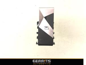 Gebruikte Elektrisch Raam Schakelaar DS Automobiles DS 7 Crossback 1.6 16V PureTech 180 Prijs € 49,99 Margeregeling aangeboden door Gerrits Automotive BV