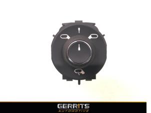 Gebruikte Schakelaar Spiegel DS Automobiles DS 7 Crossback 1.6 16V PureTech 180 Prijs € 29,99 Margeregeling aangeboden door Gerrits Automotive BV