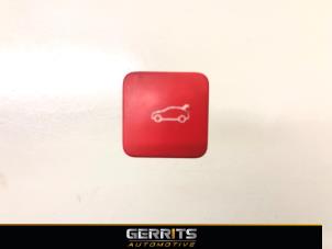 Gebruikte Schakelaar achterklep DS Automobiles DS 7 Crossback 1.6 16V PureTech 180 Prijs € 19,99 Margeregeling aangeboden door Gerrits Automotive BV