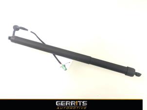 Gebruikte Kofferdekseldemper rechts-achter DS Automobiles DS 7 Crossback 1.6 16V PureTech 180 Prijs € 149,99 Margeregeling aangeboden door Gerrits Automotive BV