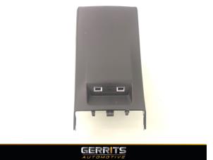 Gebruikte AUX/USB aansluiting DS Automobiles DS 7 Crossback 1.6 16V PureTech 180 Prijs € 74,99 Margeregeling aangeboden door Gerrits Automotive BV