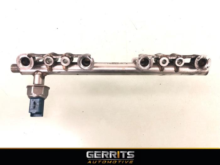 Gebruikte Injector brug Nissan Pulsar (C13) 1.2 DIG-T 16V Prijs € 74,99 Margeregeling aangeboden door Gerrits Automotive BV