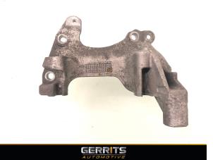 Gebruikte Dynamosteun boven Nissan Pulsar (C13) 1.2 DIG-T 16V Prijs € 49,99 Margeregeling aangeboden door Gerrits Automotive BV