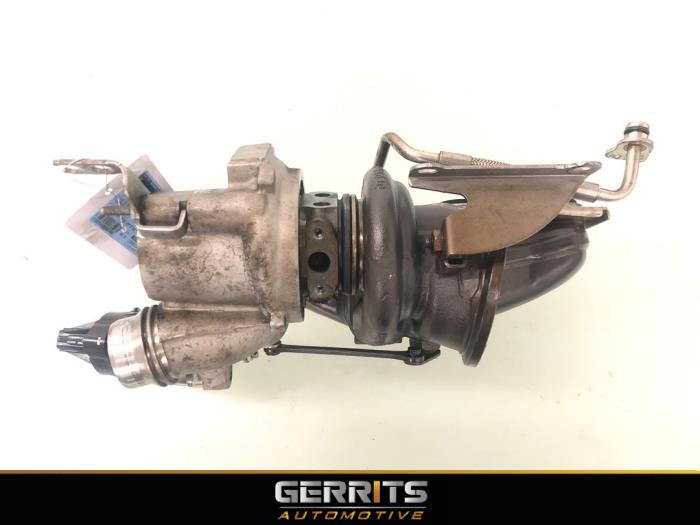 Turbo van een BMW 4 serie (F33) 428i 2.0 Turbo 16V 2014