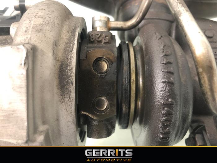 Turbo van een BMW 4 serie (F33) 428i 2.0 Turbo 16V 2014