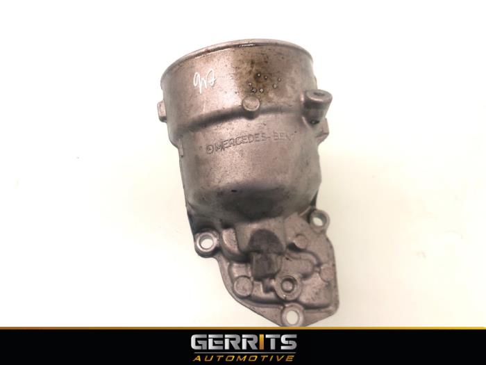 Gebruikte Oliefilterhuis Mercedes C (W204) 3.0 C-320 CDI V6 24V Prijs € 29,99 Margeregeling aangeboden door Gerrits Automotive BV