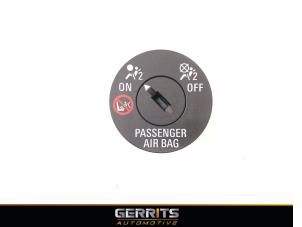 Gebruikte Airbag schakelaar Opel Astra K 1.0 Turbo 12V Prijs € 19,99 Margeregeling aangeboden door Gerrits Automotive