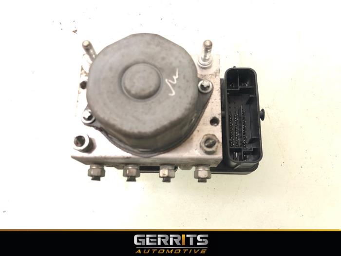 ABS Pomp van een Peugeot 107 1.0 12V 2012