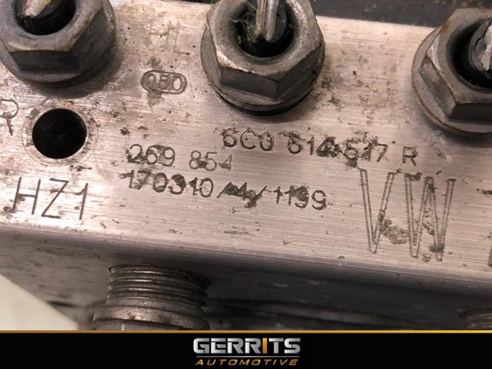 ABS Pomp van een Skoda Fabia III Combi (NJ5) 1.2 TSI 16V Greentech 2017