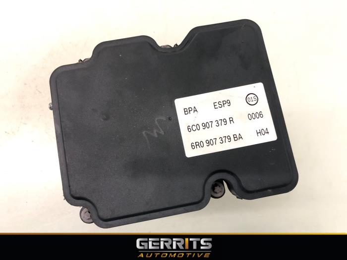 ABS Pomp van een Skoda Fabia III Combi (NJ5) 1.2 TSI 16V Greentech 2017