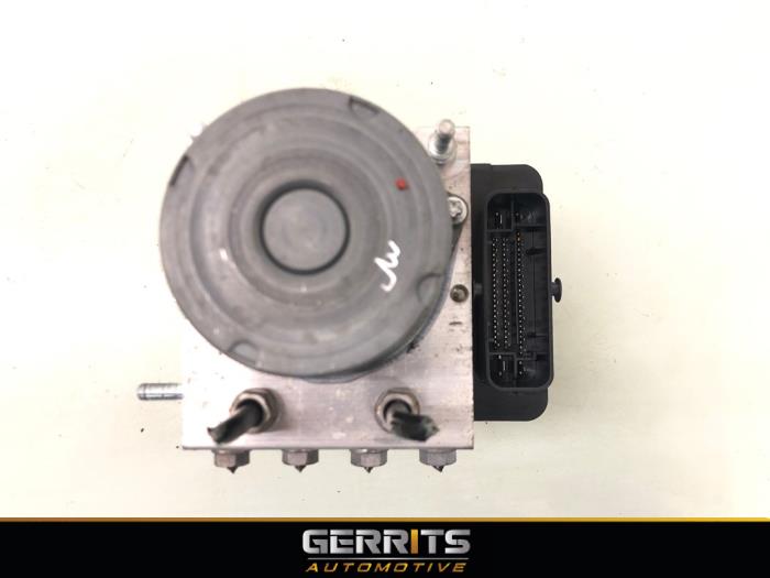 ABS Pomp van een Skoda Fabia III Combi (NJ5) 1.2 TSI 16V Greentech 2017