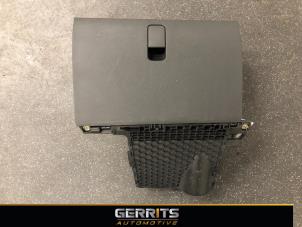 Gebruikte Dashboardkastje Skoda Fabia III Combi (NJ5) 1.2 TSI 16V Greentech Prijs € 39,99 Margeregeling aangeboden door Gerrits Automotive BV