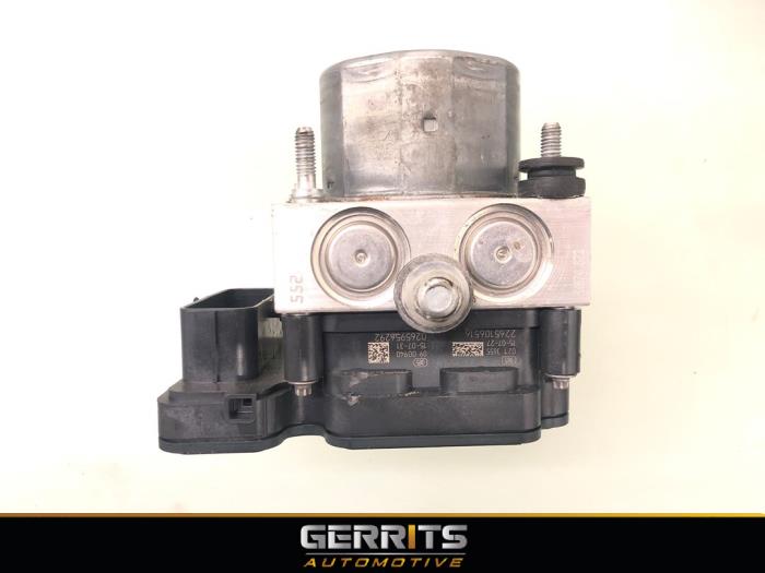 ABS Pomp van een Opel Corsa E 1.4 16V 2015