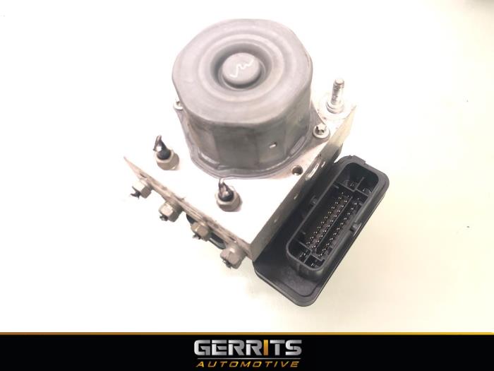 ABS Pomp van een Opel Corsa E 1.4 16V 2015