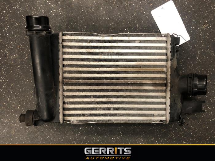 Gebruikte Intercooler Renault Clio IV Estate/Grandtour (7R) 0.9 Energy TCE 90 12V Prijs € 49,99 Margeregeling aangeboden door Gerrits Automotive BV