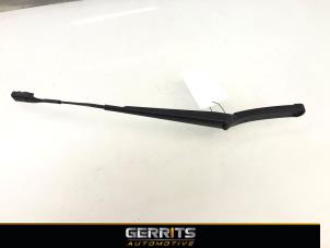 Gebruikte Ruitenwisserarm voor Skoda Octavia (5EAA) 1.6 TDI 16V Prijs € 19,99 Margeregeling aangeboden door Gerrits Automotive BV