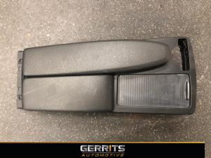 Gebruikte Armleuning Mercedes C (W204) 1.8 C-180 CGI 16V Prijs € 74,99 Margeregeling aangeboden door Gerrits Automotive BV