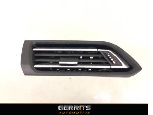 Gebruikte Luchtrooster Dashboard Peugeot 308 SW (L4/L9/LC/LJ/LR) 1.6 BlueHDi 120 Prijs € 24,99 Margeregeling aangeboden door Gerrits Automotive BV