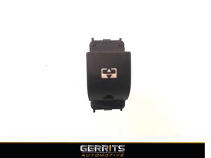 Gebruikte Schakelaar Elektrisch Raam Peugeot 5008 I (0A/0E) 1.6 THP 16V Prijs € 19,99 Margeregeling aangeboden door Gerrits Automotive BV