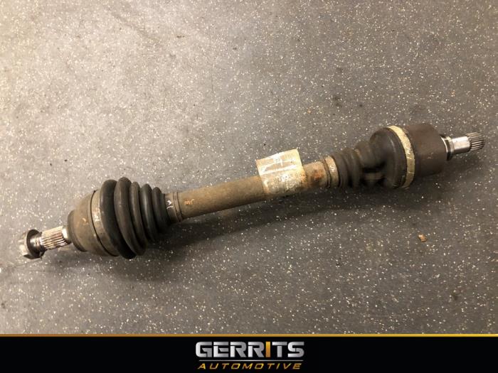 Gebruikte Aandrijfas links-voor Peugeot 5008 I (0A/0E) 1.6 THP 16V Prijs € 39,99 Margeregeling aangeboden door Gerrits Automotive BV