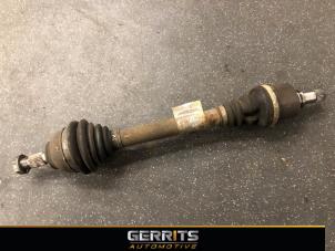Gebruikte Aandrijfas links-voor Peugeot 5008 I (0A/0E) 1.6 THP 16V Prijs € 39,99 Margeregeling aangeboden door Gerrits Automotive BV