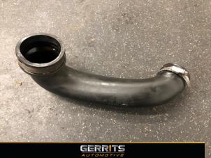 Gebruikte Aanzuigslang Lucht Peugeot 5008 I (0A/0E) 1.6 THP 16V Prijs € 34,99 Margeregeling aangeboden door Gerrits Automotive BV