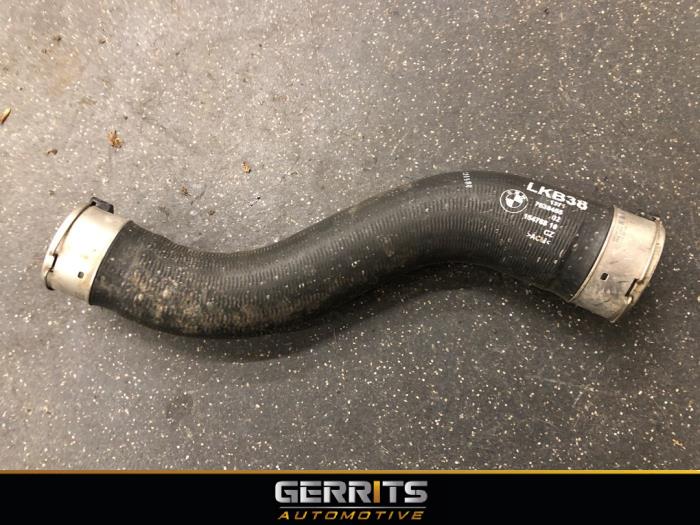 Gebruikte Intercooler Slang BMW 3 serie Touring (F31) 318i 1.5 TwinPower Turbo 12V Prijs € 49,99 Margeregeling aangeboden door Gerrits Automotive BV