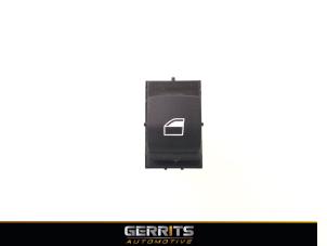 Gebruikte Ruit schakelaar elektrisch BMW 3 serie Touring (F31) 318i 1.5 TwinPower Turbo 12V Prijs € 19,99 Margeregeling aangeboden door Gerrits Automotive BV