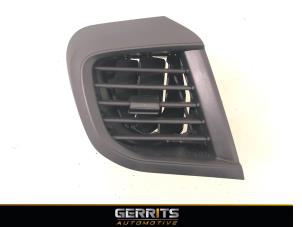 Gebruikte Luchtrooster Dashboard Citroen Jumpy 1.6 Blue HDi 95 Prijs € 30,24 Inclusief btw aangeboden door Gerrits Automotive BV