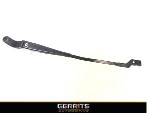 Gebruikte Ruitenwisserarm voor Opel Astra K 1.0 Turbo 12V Prijs € 19,99 Margeregeling aangeboden door Gerrits Automotive BV