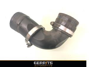 Gebruikte Intercooler Buis Volvo XC60 I (DZ) 2.4 D3 20V Prijs € 24,99 Margeregeling aangeboden door Gerrits Automotive BV