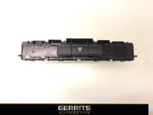 Gebruikte Paniekverlichtings Schakelaar Mercedes Vito (447.6) 1.6 111 CDI 16V Prijs € 30,24 Inclusief btw aangeboden door Gerrits Automotive BV