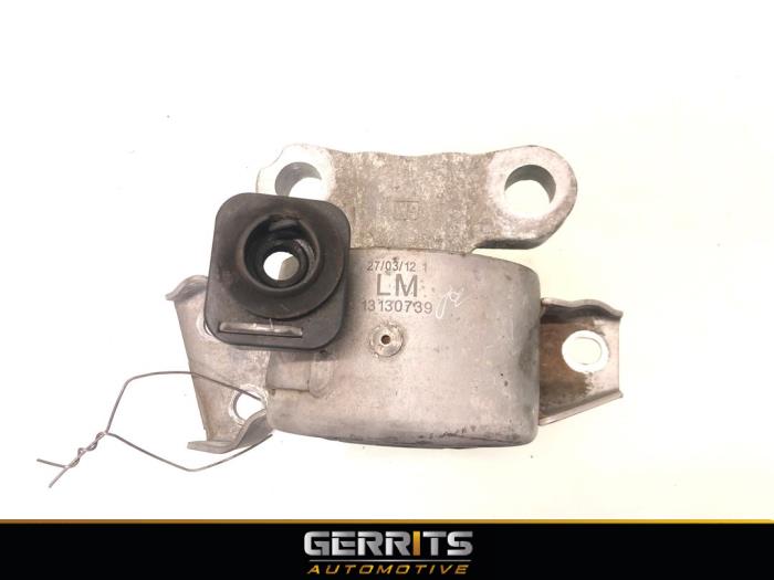 Gebruikte Motorrubber Opel Corsa D 1.4 16V Twinport Prijs € 29,99 Margeregeling aangeboden door Gerrits Automotive BV
