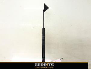 Gebruikte Gasdemper links-achter Toyota Yaris IV (P21/PA1/PH1) 1.5 12V Hybrid 115 Prijs € 24,99 Margeregeling aangeboden door Gerrits Automotive BV