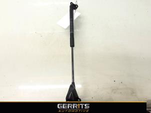 Gebruikte Gasdemper rechts-achter Toyota Yaris IV (P21/PA1/PH1) 1.5 12V Hybrid 115 Prijs € 24,99 Margeregeling aangeboden door Gerrits Automotive BV