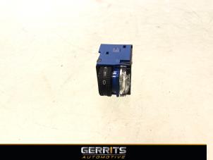 Gebruikte Hoogteregelaar schakelaar Toyota Yaris IV (P21/PA1/PH1) 1.5 12V Hybrid 115 Prijs € 24,99 Margeregeling aangeboden door Gerrits Automotive BV