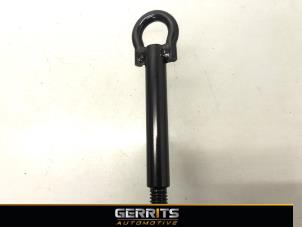 Gebruikte Sleepoog voor Toyota Yaris IV (P21/PA1/PH1) 1.5 12V Hybrid 115 Prijs € 19,99 Margeregeling aangeboden door Gerrits Automotive BV