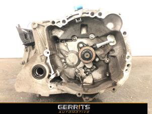 Gebruikte Versnellingsbak Renault Clio III (BR/CR) 1.2 16V 75 Prijs € 99,99 Margeregeling aangeboden door Gerrits Automotive BV