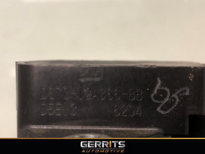 Bobine van een Ford Kuga II (DM2) 1.5 EcoBoost 16V 120 2017