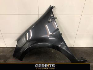 Gebruikte Scherm links-voor Renault Clio III (BR/CR) 1.2 16V 75 Prijs € 34,99 Margeregeling aangeboden door Gerrits Automotive BV