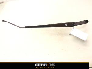 Gebruikte Ruitenwisserarm voor Mitsubishi Colt (Z2/Z3) 1.3 16V Prijs € 19,99 Margeregeling aangeboden door Gerrits Automotive BV