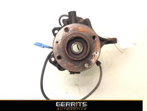 Gebruikte Fusee links-voor Peugeot 208 I (CA/CC/CK/CL) 1.0 Vti 12V PureTech Prijs € 24,99 Margeregeling aangeboden door Gerrits Automotive BV