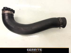 Gebruikte Intercooler Slang Opel Movano 2.3 CDTi 16V FWD Prijs € 24,99 Margeregeling aangeboden door Gerrits Automotive BV