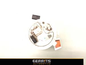 Gebruikte Tank element Pomp Renault Megane IV Estate (RFBK) 1.3 TCE 100 16V Prijs € 49,99 Margeregeling aangeboden door Gerrits Automotive BV