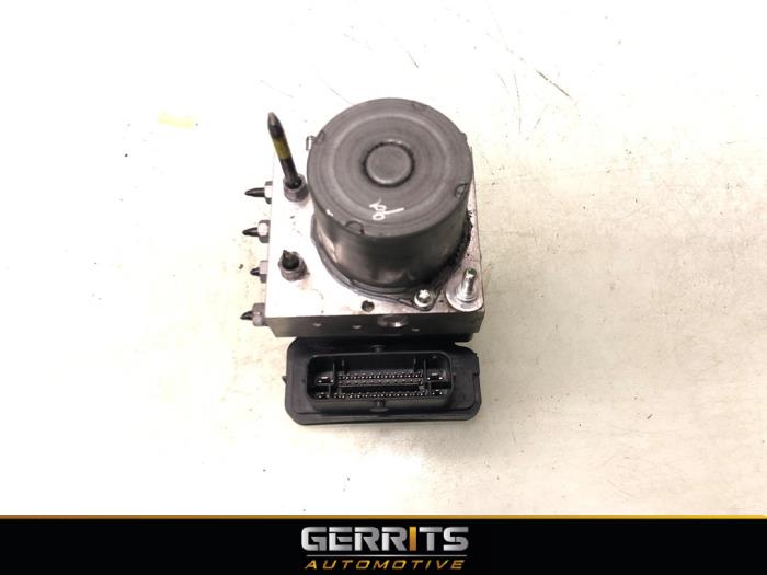 Gebruikte ABS Pomp Toyota ProAce 2.0 D-4D 122 16V Prijs € 241,99 Inclusief btw aangeboden door Gerrits Automotive BV