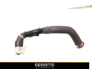 Gebruikte Intercooler Buis Dacia Duster (SR) 1.2 TCE 16V Prijs € 49,99 Margeregeling aangeboden door Gerrits Automotive BV