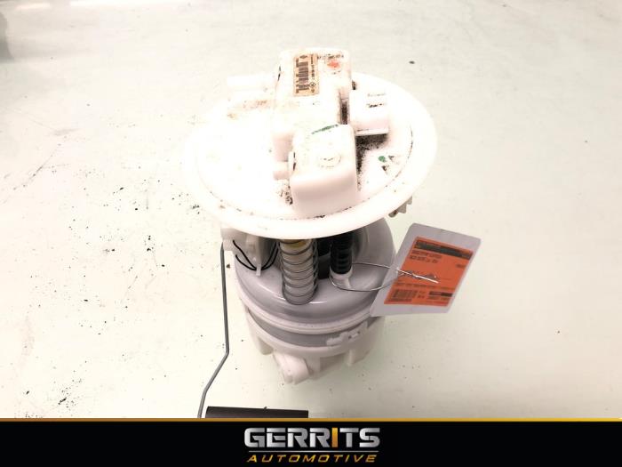 Gebruikte Tank element Pomp Dacia Duster (SR) 1.2 TCE 16V Prijs € 109,98 Margeregeling aangeboden door Gerrits Automotive BV