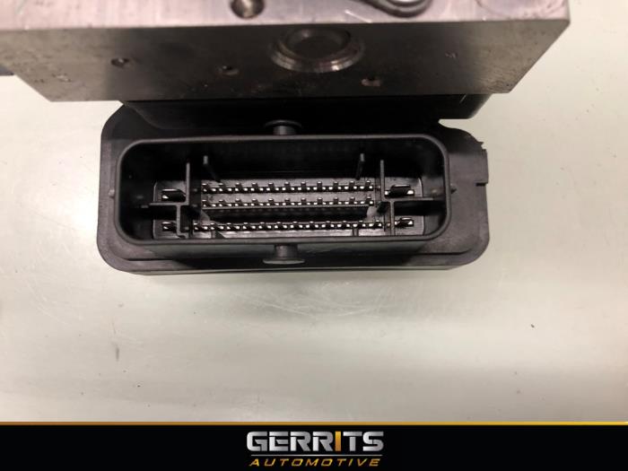 ABS Pomp van een Dacia Duster (SR) 1.2 TCE 16V 2018